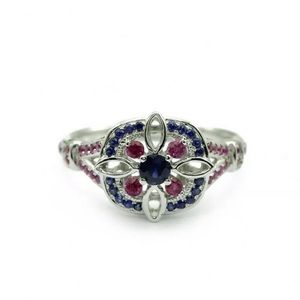 New! Gorgeous Fashion Ring! Size 8